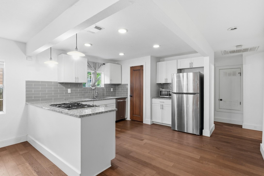 1137 Nickols Ave - Photo 5