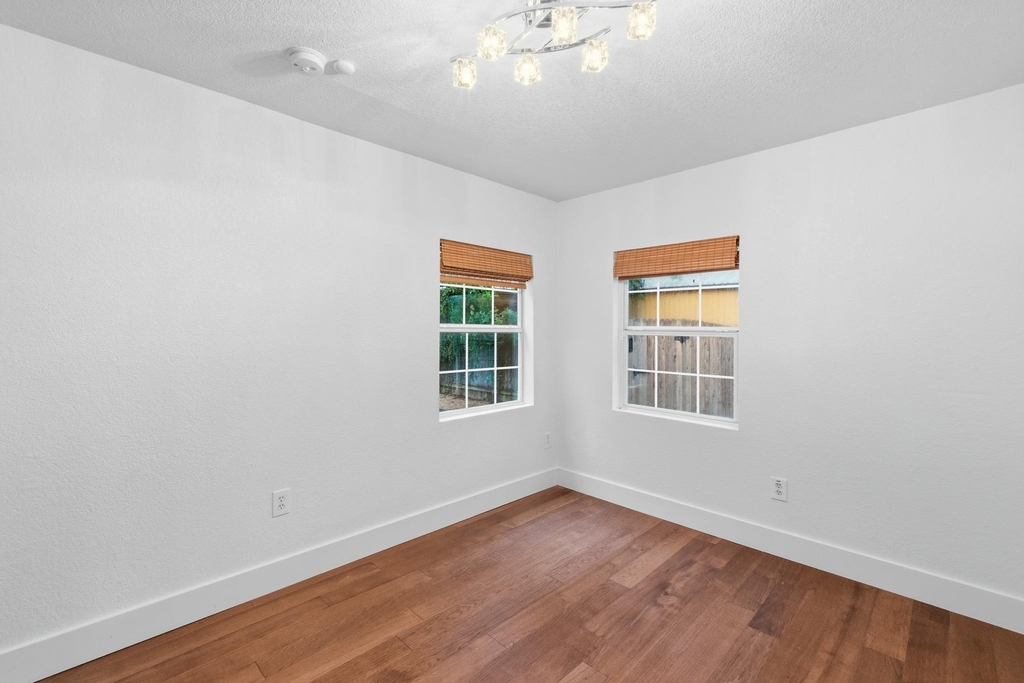 1137 Nickols Ave - Photo 16