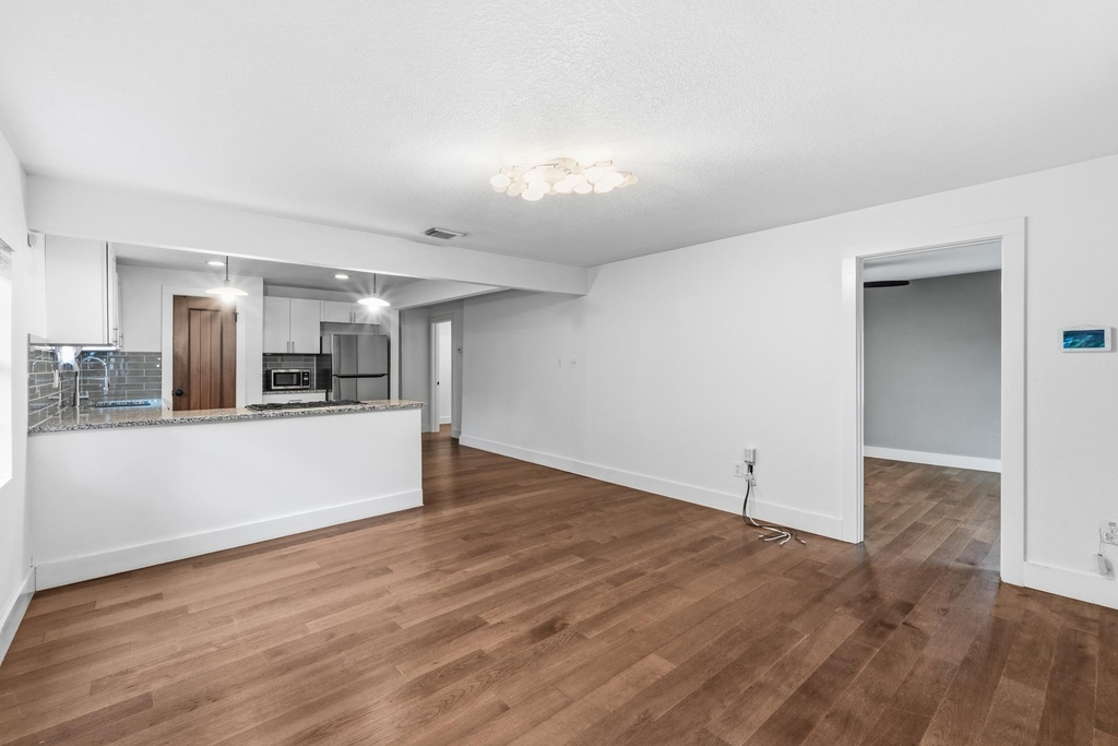 1137 Nickols Ave - Photo 3