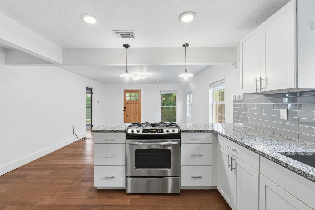 1137 Nickols Ave - Photo 8