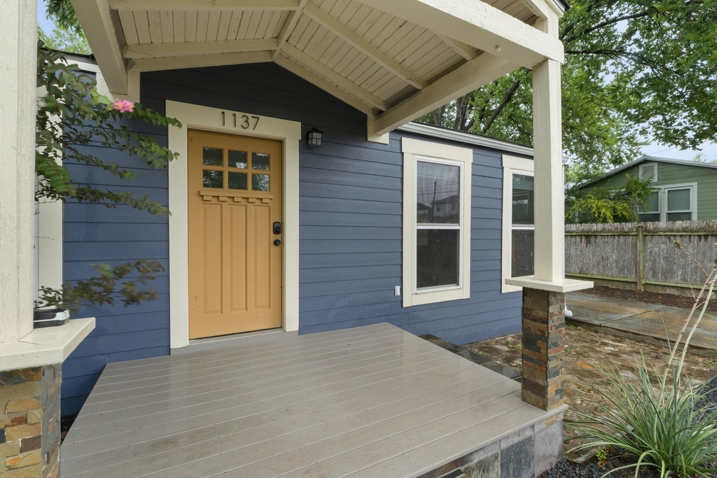 1137 Nickols Ave - Photo 1