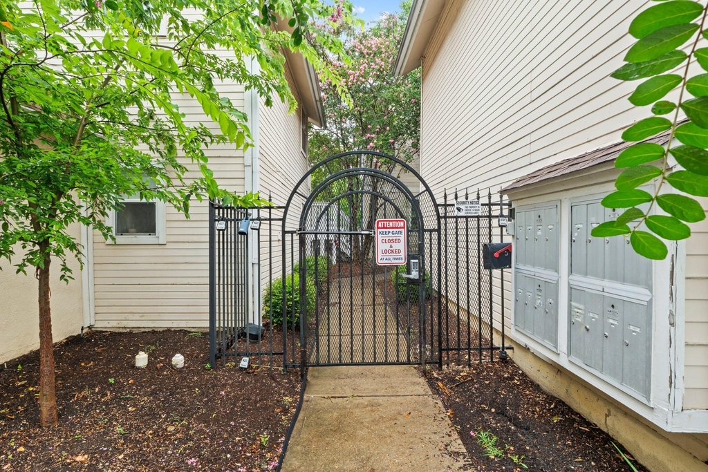 1110 W 22nd St - Photo 16