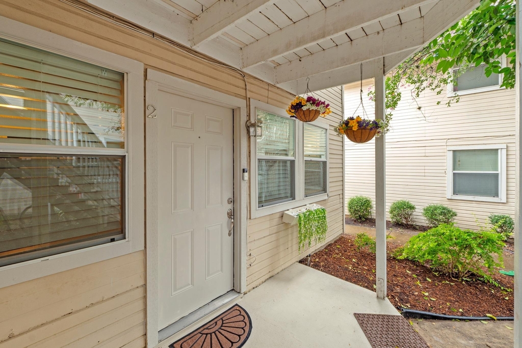 1110 W 22nd St - Photo 2