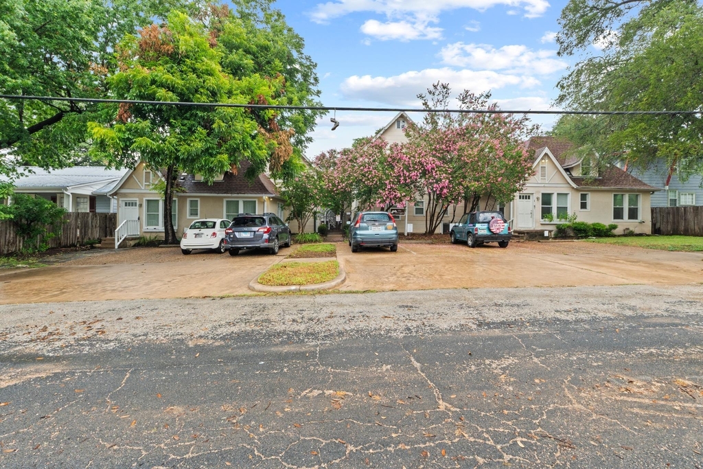 1110 W 22nd St - Photo 17