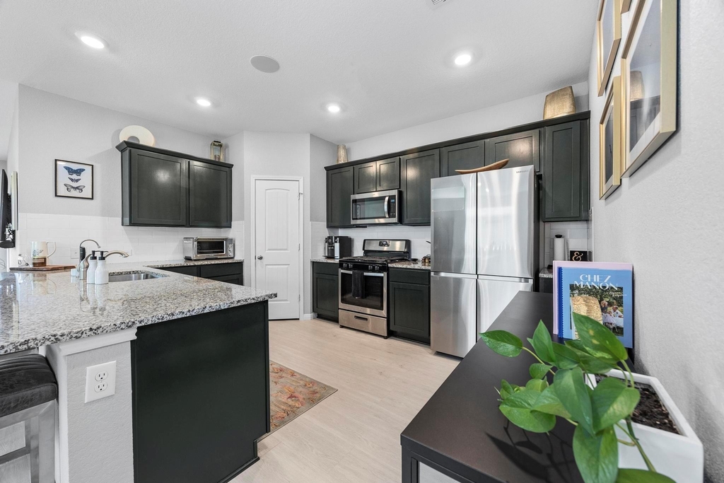 301 Brody Ln - Photo 4