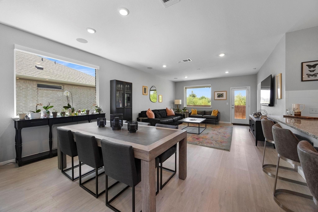 301 Brody Ln - Photo 2