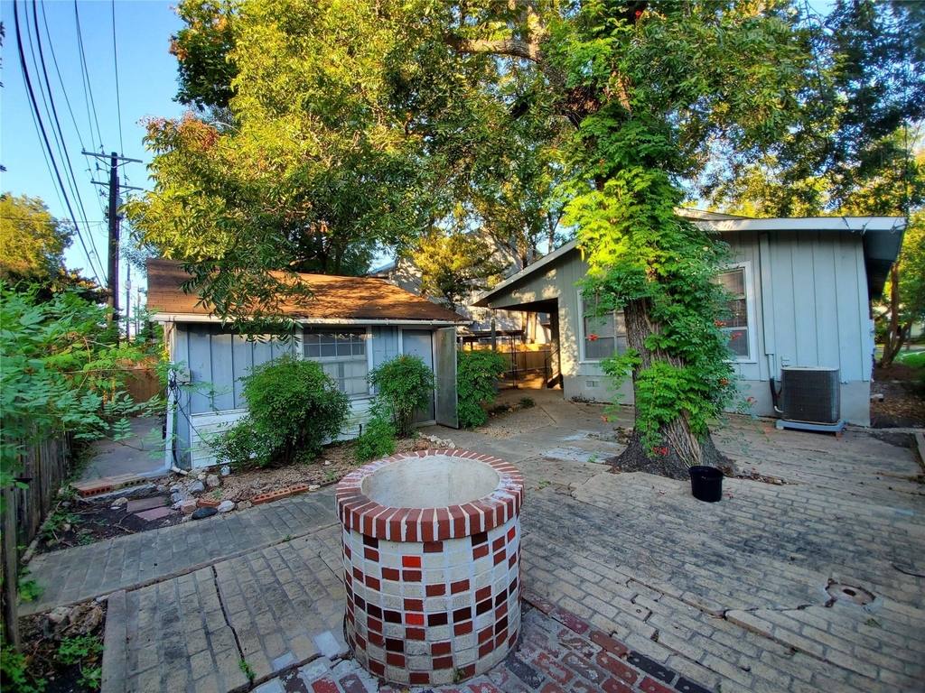 4113 Speedway - Photo 21