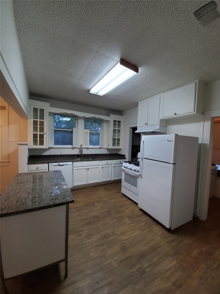 4113 Speedway - Photo 12