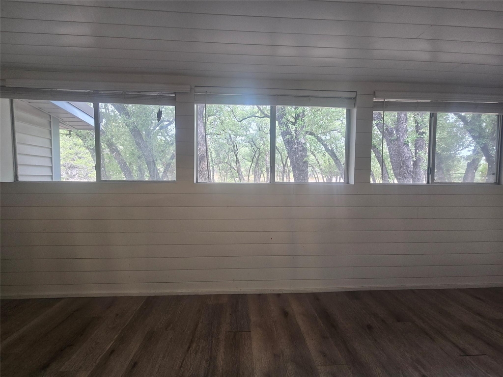 21401 Lindeman Ln - Photo 4
