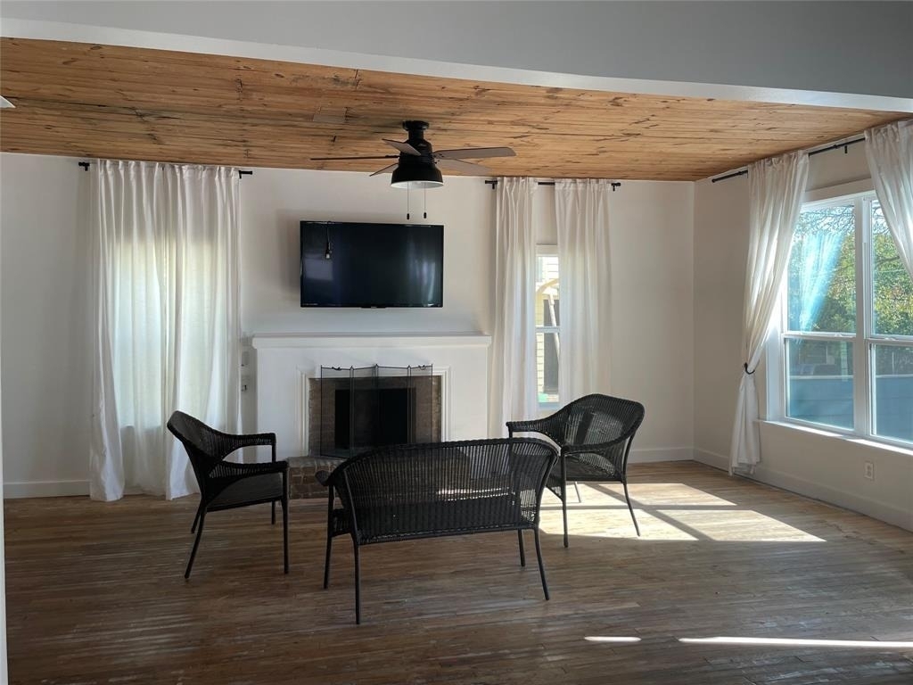 1233 Delano St - Photo 1