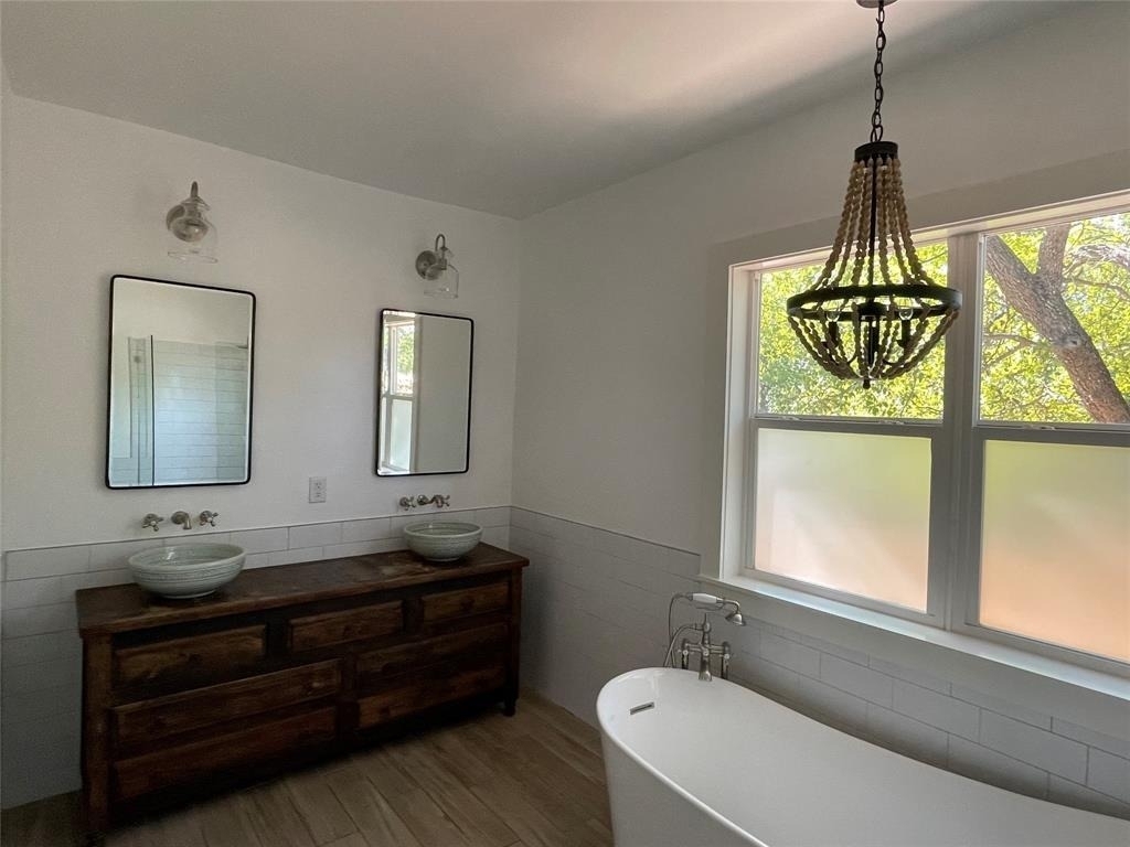 1233 Delano St - Photo 12