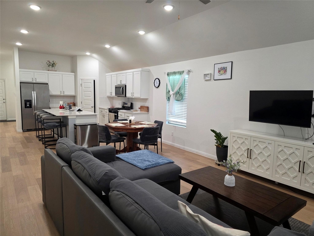 203 Spirit St - Photo 2