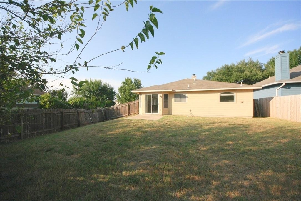 2001 Charlotte Way - Photo 19