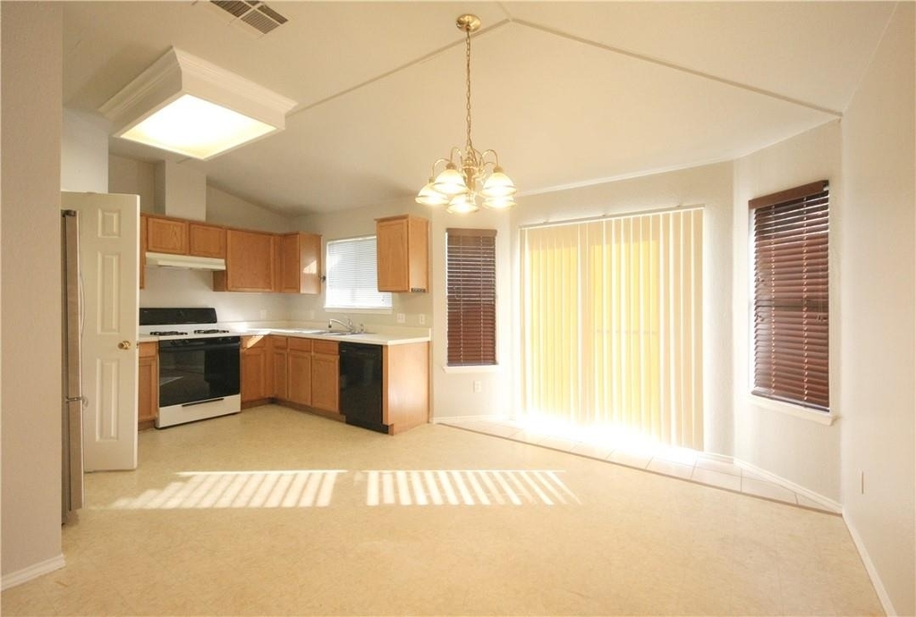 2001 Charlotte Way - Photo 3