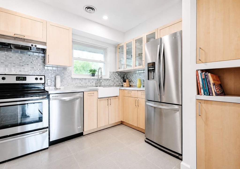3209 Barton View Dr - Photo 3