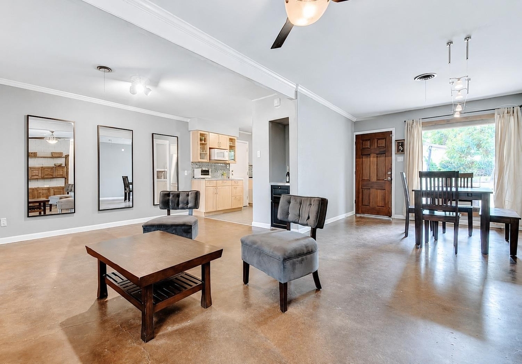 3209 Barton View Dr - Photo 2