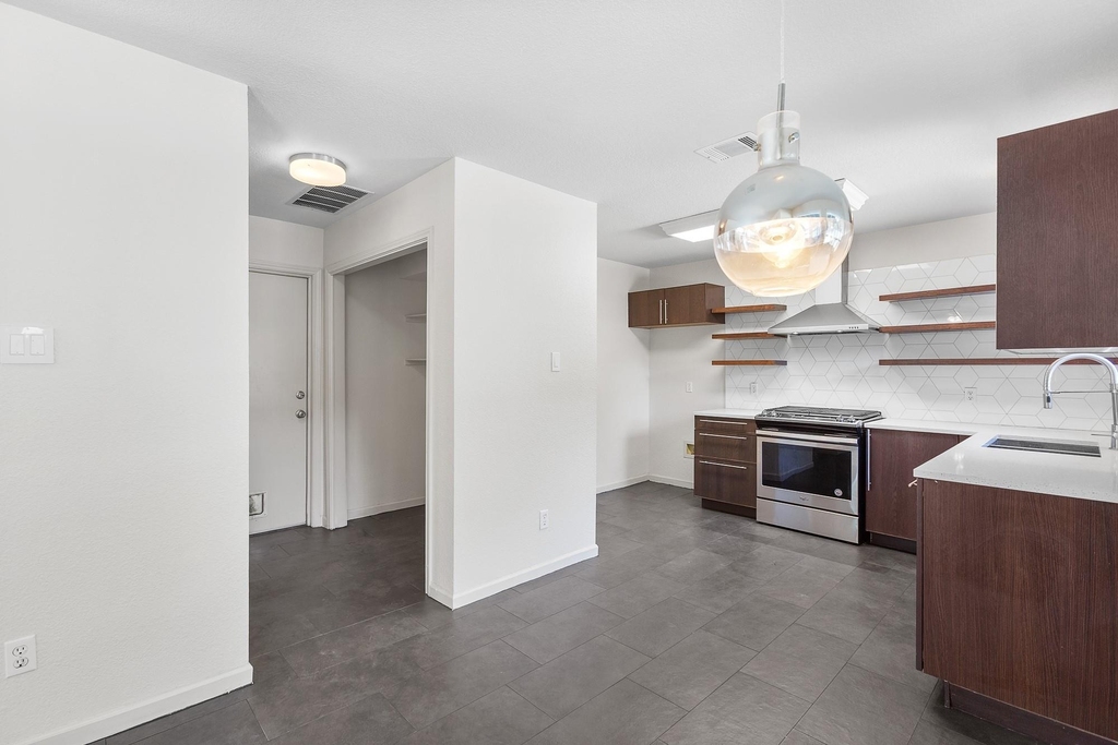 1310 Strickland Dr - Photo 7