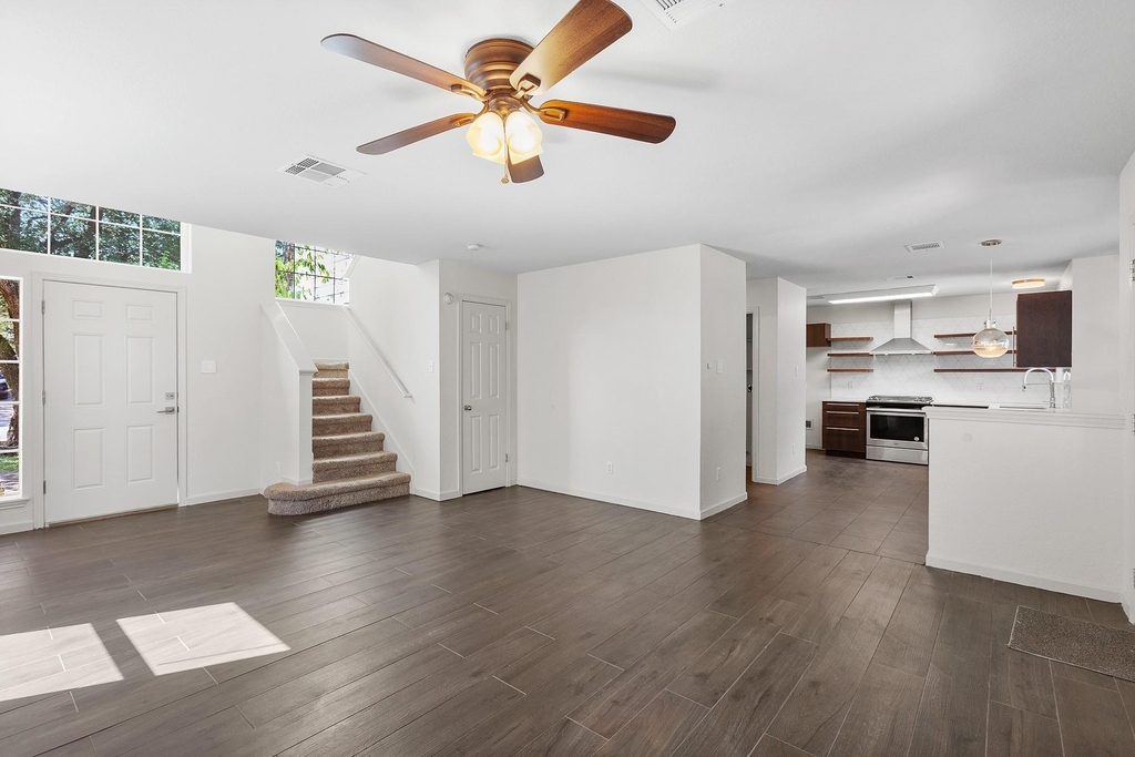 1310 Strickland Dr - Photo 3
