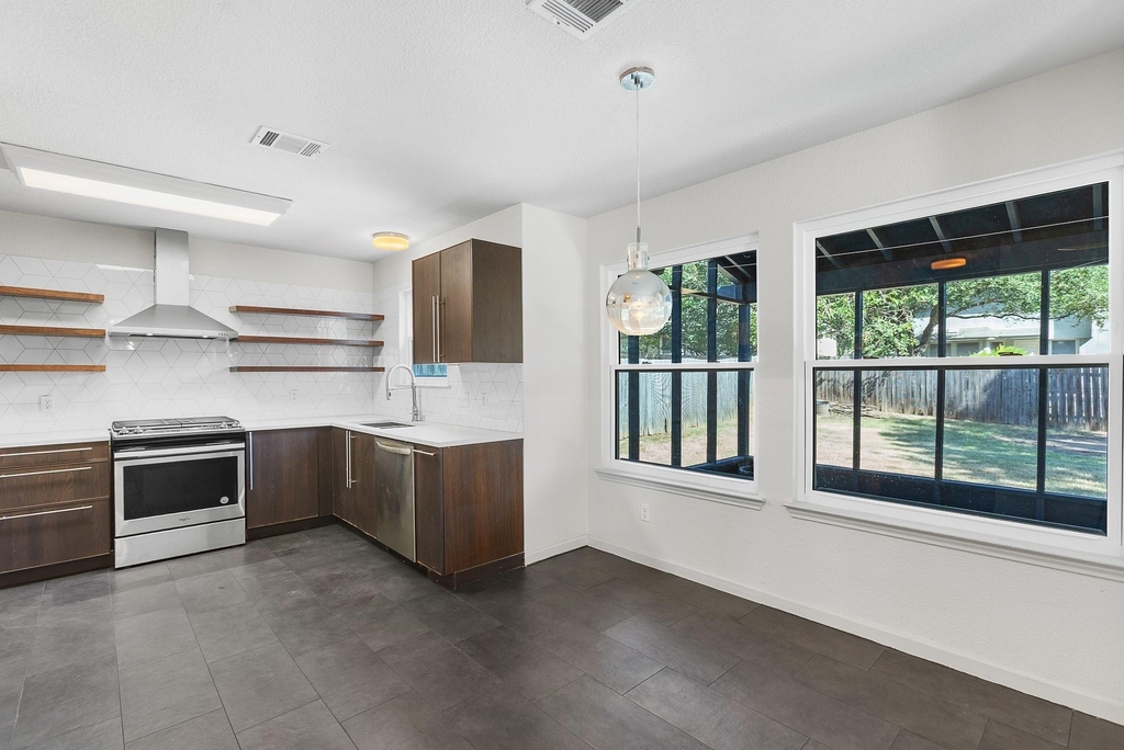 1310 Strickland Dr - Photo 6