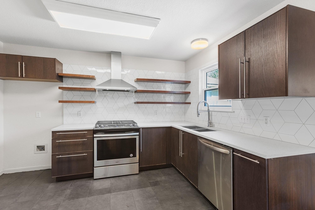 1310 Strickland Dr - Photo 8