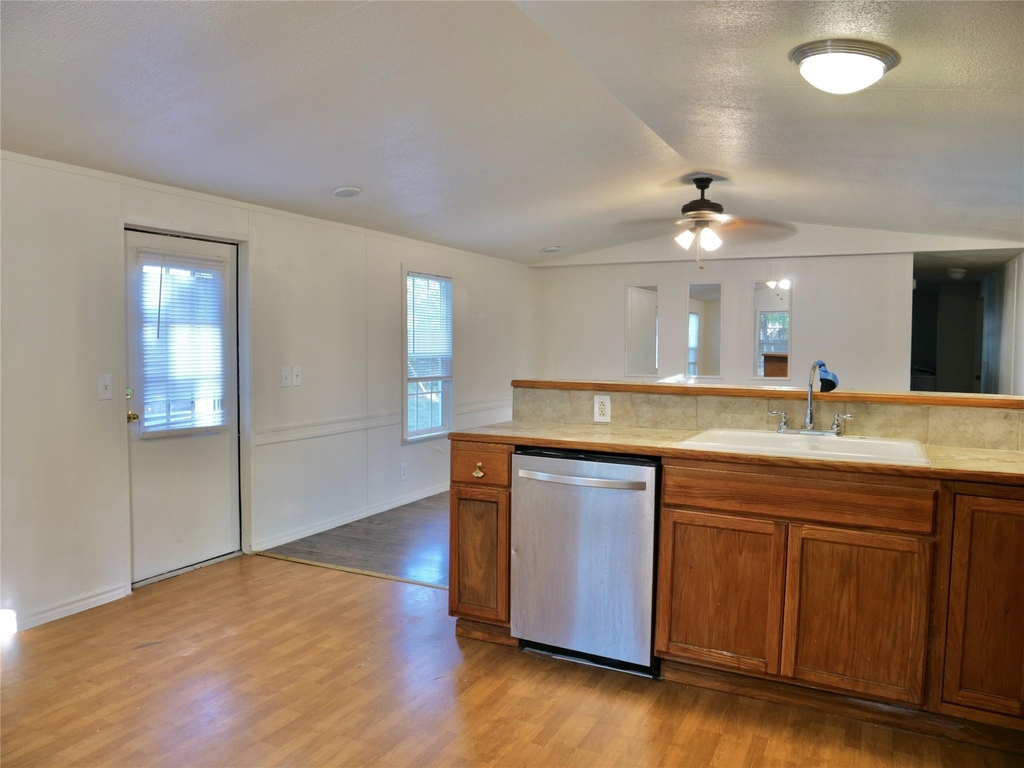 1504 Citation Cir - Photo 12
