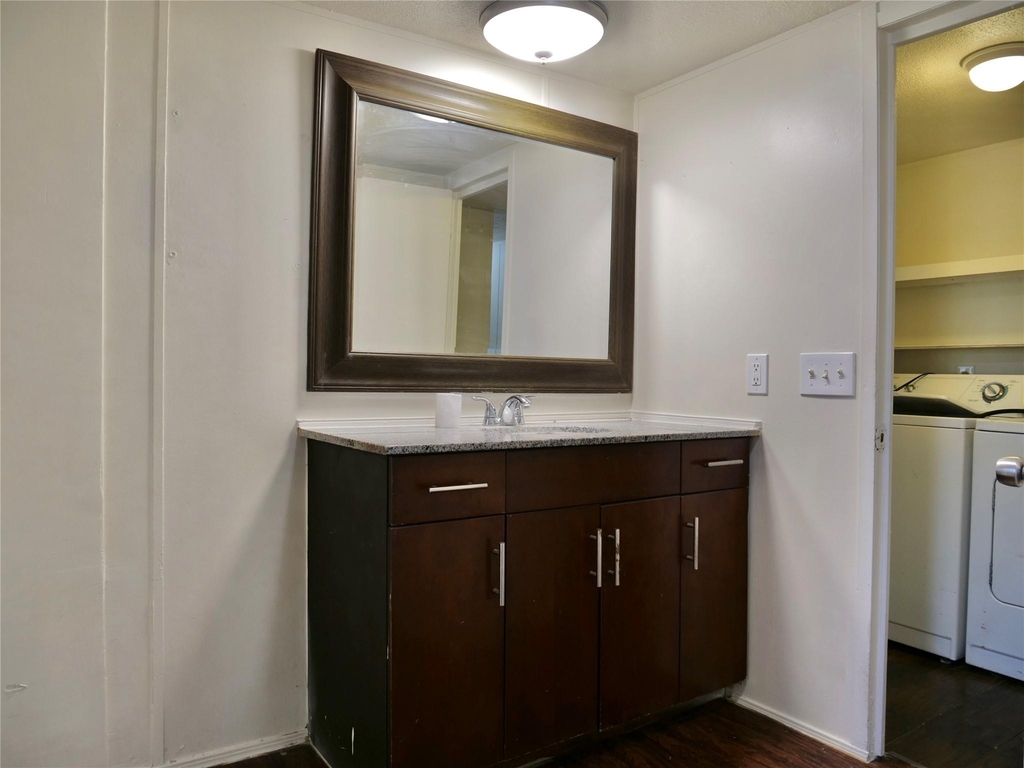 1504 Citation Cir - Photo 8