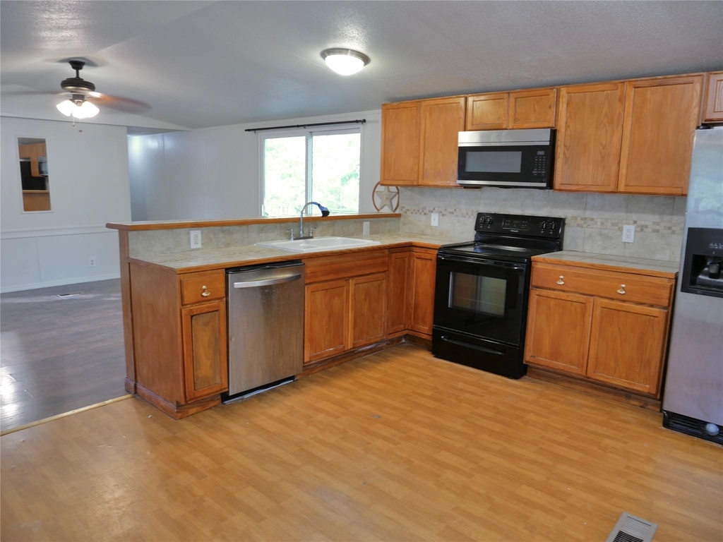 1504 Citation Cir - Photo 0