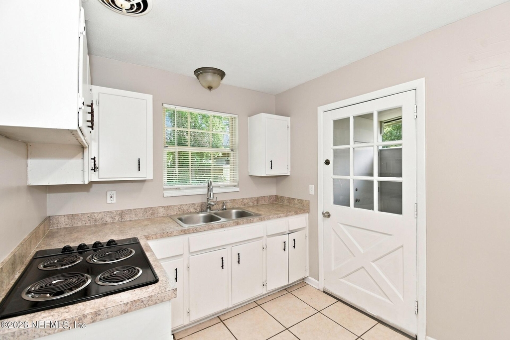 7001 Charbourg Avenue N - Photo 3