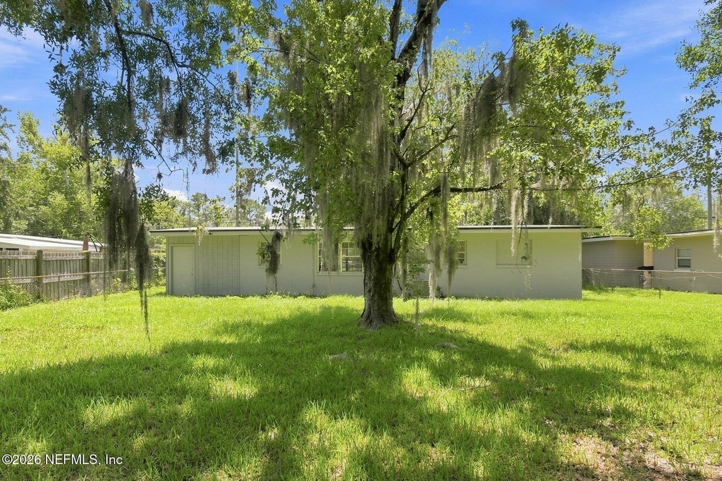 7001 Charbourg Avenue N - Photo 14