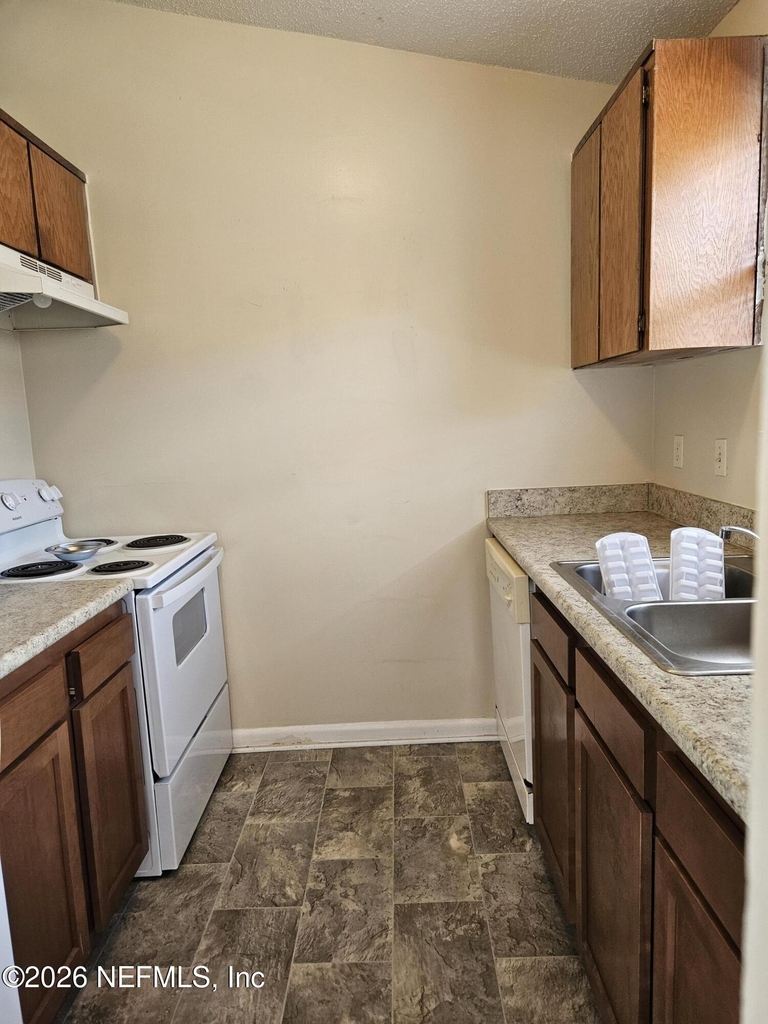 1456 Gifford Avenue - Photo 1