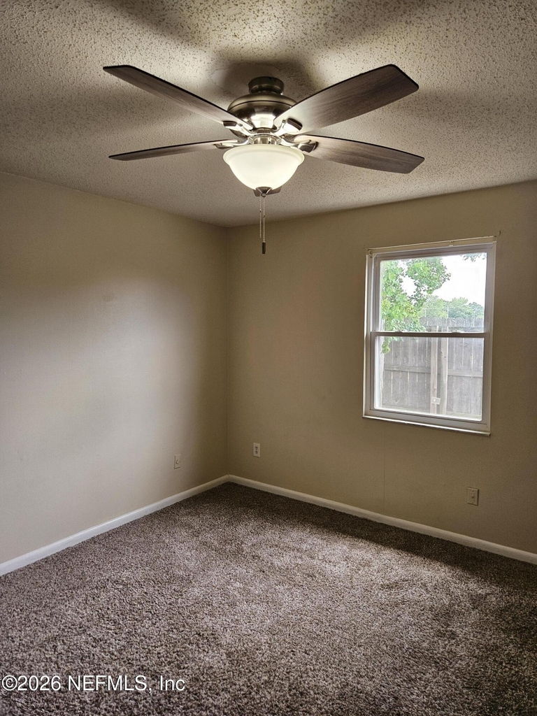 1456 Gifford Avenue - Photo 3