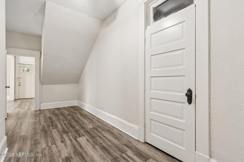 2749 Vernon Terrace - Photo 23