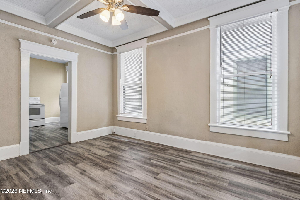 2749 Vernon Terrace - Photo 10