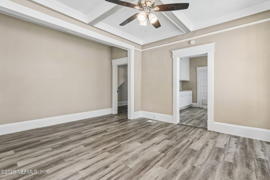 2749 Vernon Terrace - Photo 9