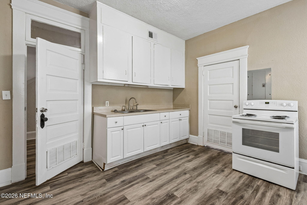 2749 Vernon Terrace - Photo 12