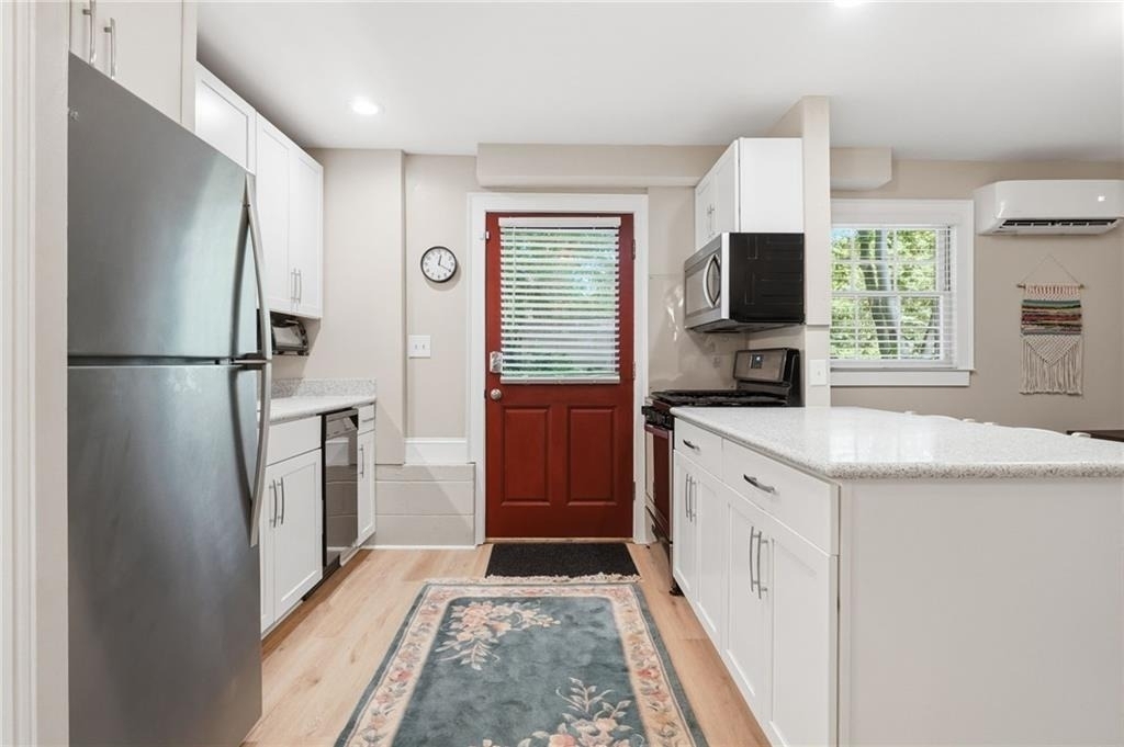 826 Mentelle Drive Ne - Photo 1