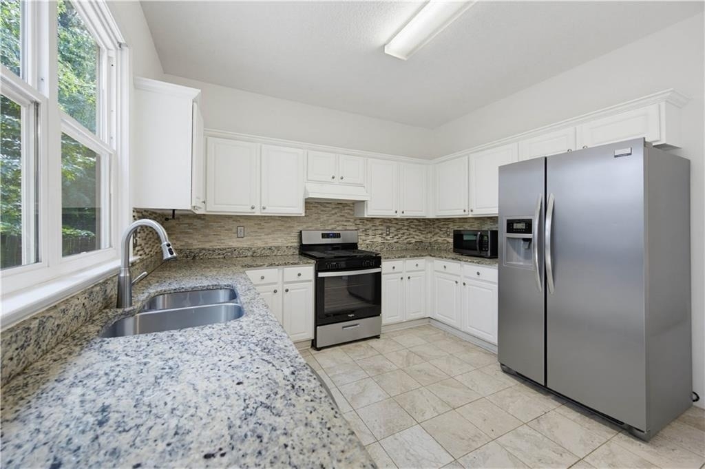 395 Cadeleigh Court - Photo 15
