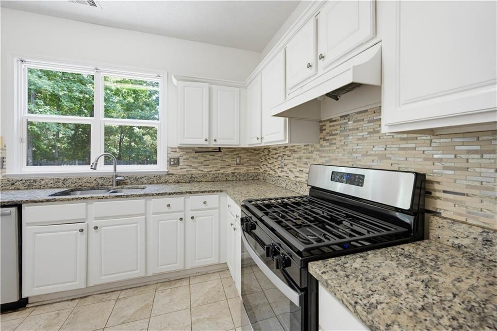 395 Cadeleigh Court - Photo 14