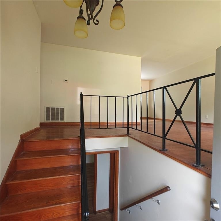 423 Alabama Avenue - Photo 2