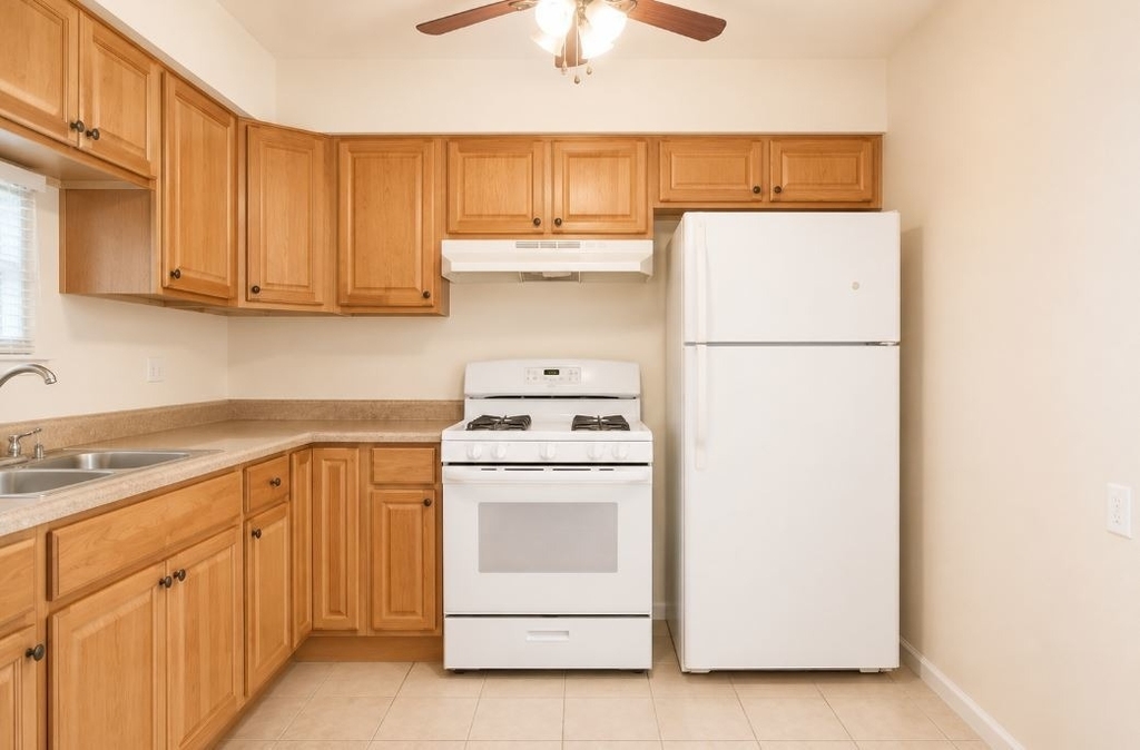 2411 W Fargo Avenue - Photo 1