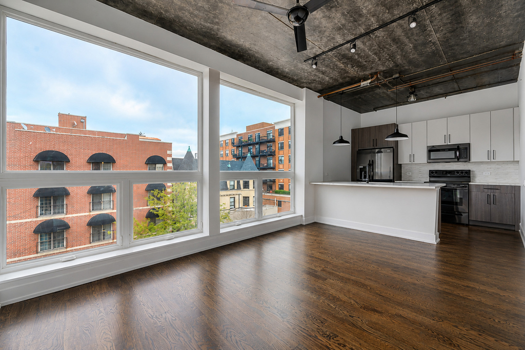 4720 N Sheridan Road - Photo 1
