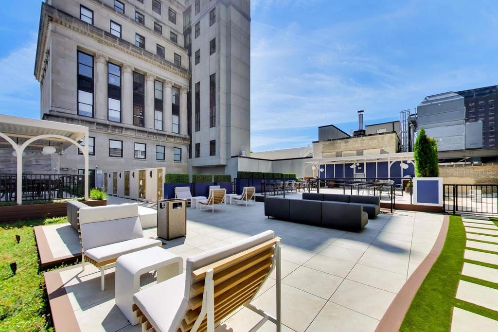 310 S Michigan Avenue - Photo 18