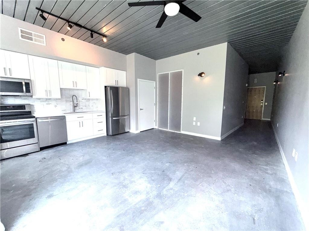 620 Glen Iris Drive Ne - Photo 1