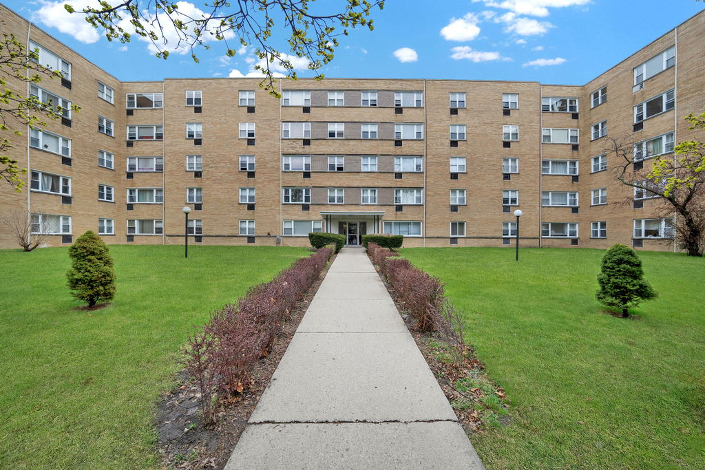 6161 N Hoyne Avenue - Photo 0