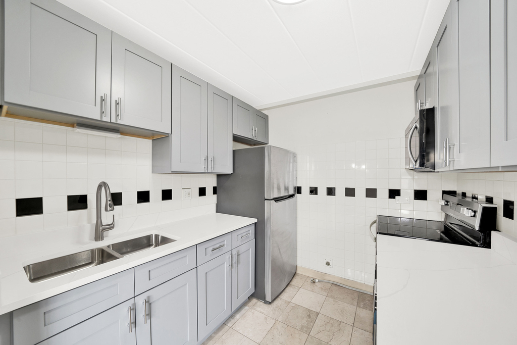 6161 N Hoyne Avenue - Photo 2