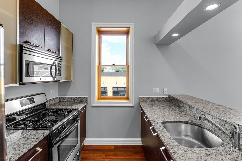 4755 N Washtenaw Avenue - Photo 12