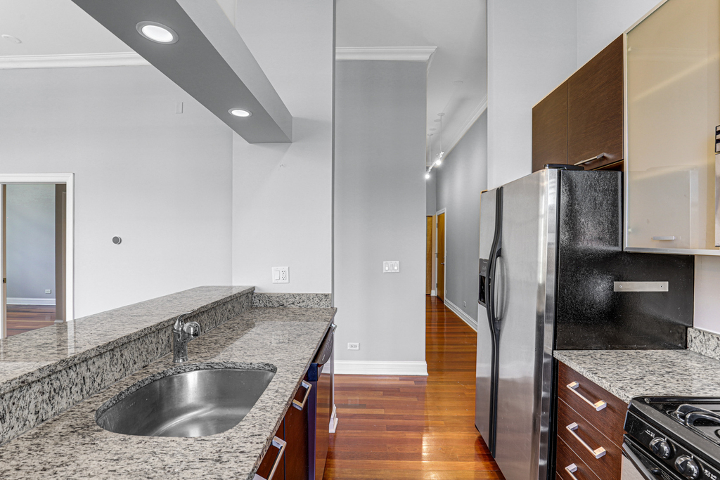 4755 N Washtenaw Avenue - Photo 13