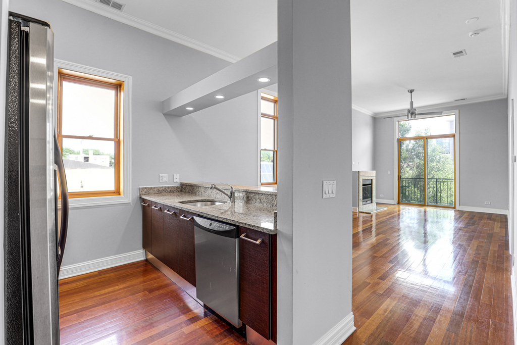 4755 N Washtenaw Avenue - Photo 10