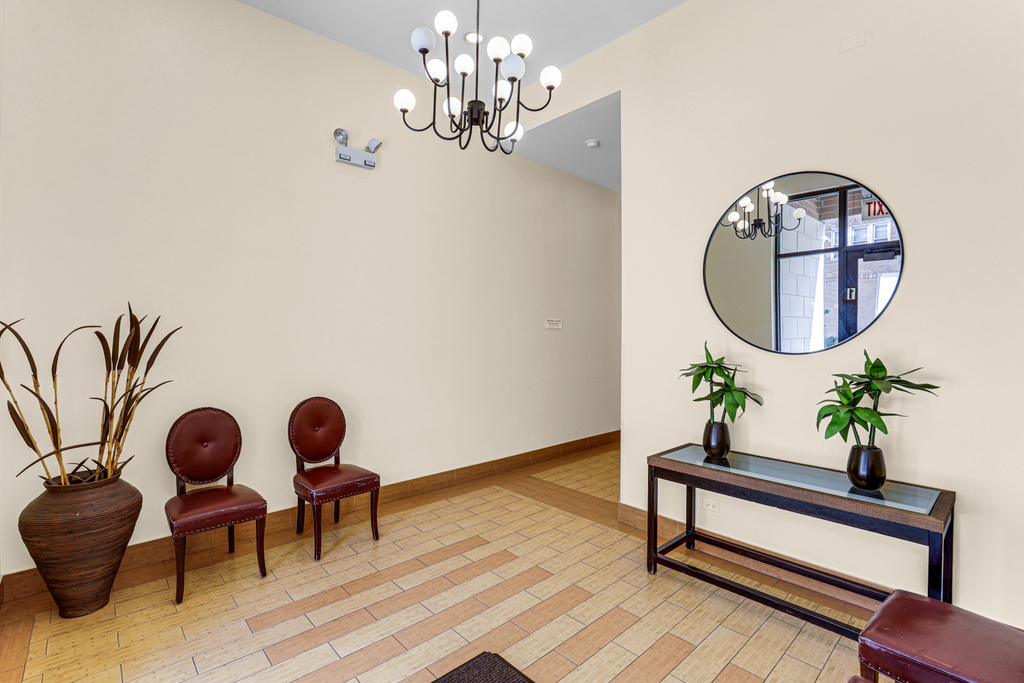 4755 N Washtenaw Avenue - Photo 2