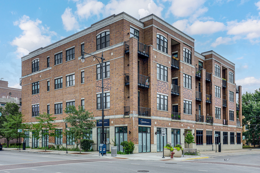 4755 N Washtenaw Avenue - Photo 0